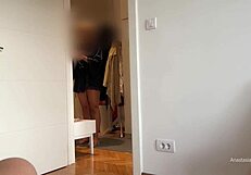 我丈夫趁继母化妆时偷偷打手枪，完全没被发现