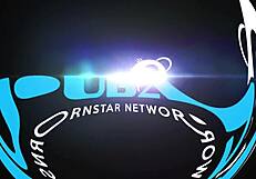 Heiße Nicole bei dampfender lesbischer Arztvisite mit wildem Titten-Spiel