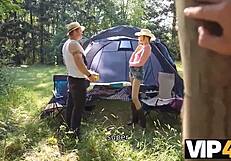 Vip4k se ptá, chceš mou jahodu venku?