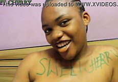 Ověřovací video s amatérskou pornstar v sólové akci