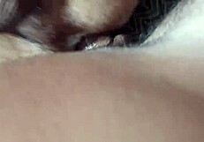 친밀한 순간에 그 자지가 미끄러져 들어가는 느낌