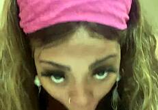 لماذا كل الرجال يشتهون لمسة هذه الميلف الساخنة؟