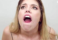Wow! Macarena Lewis svelger 56 store sædskudd i blowbang!