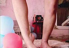 واو، لاتينية جميلة تداعب نفسها لوحدها في الحمام بانتظار زوجها!