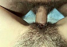 वाइफ के अंदर कम किया और उसकी हेयरी चूत चोदता रहा