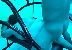 เขาเย็ดฉันแรงๆ ในห้องโมเต็ลริมถนน