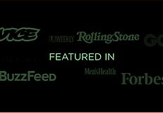 Blacked naravna lepotica Queenie se preda BBC-ju z fafanjem in brizganjem v medrasnem kunilingusu. Njene velike joške poskakujejo, ko je sklonjena za grobo drkanje.