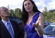 Milf Inggris di Stocking Merasakan Jari Jelajahi Keinginan Terdalamnya