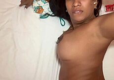 Äitipuoli nappaa poikapuolen kiinni runkkauksesta ja panoo takaapäin