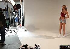 Тя казва, красива тийн 18+ язди твърдия кур на завареника си страстно.