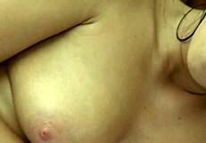 Gadis Muda Cantik Dipijat Sampai Orgasme Nikmat