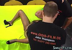 Troia ebony si fa coprire la faccia di sperma dopo blowbang