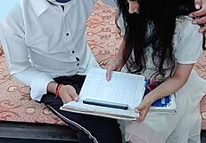 Эй, видел индийских студенток в деси чудайи с четким хинди?