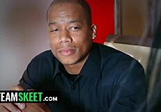 흑인 십대 Jenna Foxx, Teamskeet 위해 백인 남자와 몰래 섹스