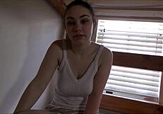 Genç üvey kız kardeş Lenna Lux hamilelik yardımı istiyor