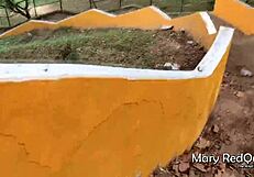 公衆でオナニーして捕まって、若い18+の男たちにフェラさせられた