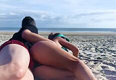 Wow! Questa MILF ha preso una sorpresa anale in spiaggia oggi!