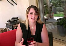 Sally venter i undertøy på intens hundestil røv knulling av Blaxxx