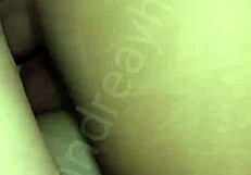 خطيبتي ضيقة جداً تخلع الواقي من صديقي الأفضل وننيكها معاً في نفس الوقت