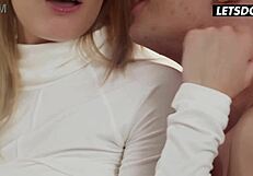 Candee Licious在Whiteboxxx苦求多年后终于干了处女闺蜜