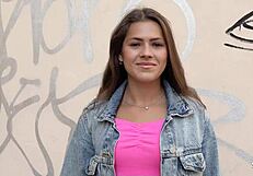 Německý scout přiměl stydlivou teen Serinu Gomez k šukání na castingu