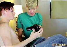 Gay porno sex s tučným mladým 18+ domácim akciou, chceš sa pozrieť?