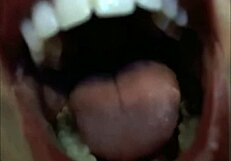 Sexy těhotná teenka 18+ polyká a škádlí, ups!