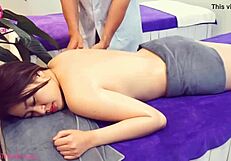 Urut Minyak Jepun Bertukar Jadi Pengalaman Gosok Badan Penuh Sensual