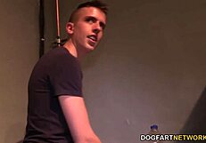 我让绿帽男友看我操巨大黑鸡巴