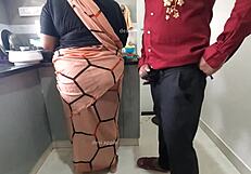 मेड श्रीदेवी के सामने लंड फ्लैशिंग और हिलाना