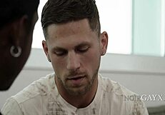 Интензивно междурасова среща запалва с ебони хънкове големи черни курчета без презерватив!