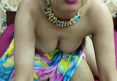 תהית איך אמא חורגת דסי הודית עם ציצים גדולים עוזרת לבן החורג להפסיק לעשן? זה טהור הנאה!