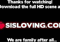 La figa di Bailey Brooke scopata a pecorina dal cazzo duro del fratellastro