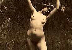 ชายหนุ่ม ฉันติดภาพเย็ดหีขนยุคเก่าจากสองศตวรรษที่แล้วนะรู้ไหม?