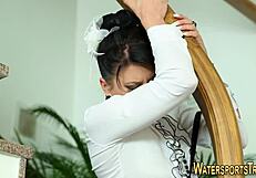 Гламур кучке у дивљој тројци са пишањем коју нећеш веровати