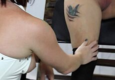 kleine 18+ rode bbw probeert bondage met zweep en speelgoed