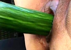 เมียเอเชียแก่เสียวตัวเองข้างนอกด้วยการเล่นเท้าอย่างเซ็กซี่