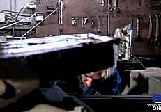 Kate dan Alicia pelacur threesome anal dengan tetek besar