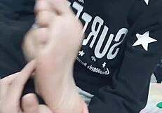 Jeg suger mine sexy føtter i fotfetisj lek