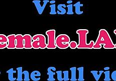 Τρανς με ωραίο κώλο δαχτυλίζεται - θέλεις να δεις να αγγίζω τα μεγάλα μου στήθη;