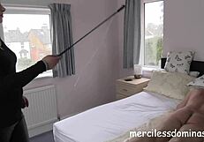 Уф, още не е свършило... красива богиня София ме шиба силно в гаража