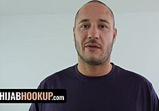 Хиджаб среща - арабската мадама Naudi Nala с тесната си путка чукана от рогат тип