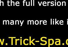 속은 베이브가 마사지 세션 중 정액에 압도돼