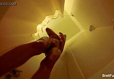 brett rossi se kupa u tušu sa velikim sisama i dupetom