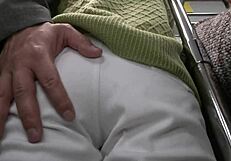 이 일본 아내, 츠루카와 마키코와 함께 기차에서 더듬히는 장면 봐! 야외 손놀림 포함