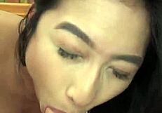 Cewek Asia Mungil Avery Black Dientot di Mobil POV