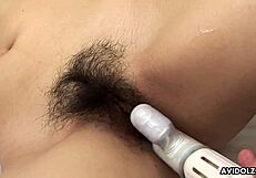 她用玩具塞满紧致小穴，每一秒都爱死了