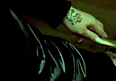 En styvmamma knullar sin sons klasskompis i rå action