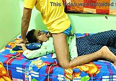 بنت قرية كسها الضيق يتناك بقوة في أكشن هندي ريفي عنيف. ستايل ديسي يحكم!