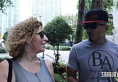 Stor rumpe skjønnhet Sara Jay trener ved å knulle en stor kuk?